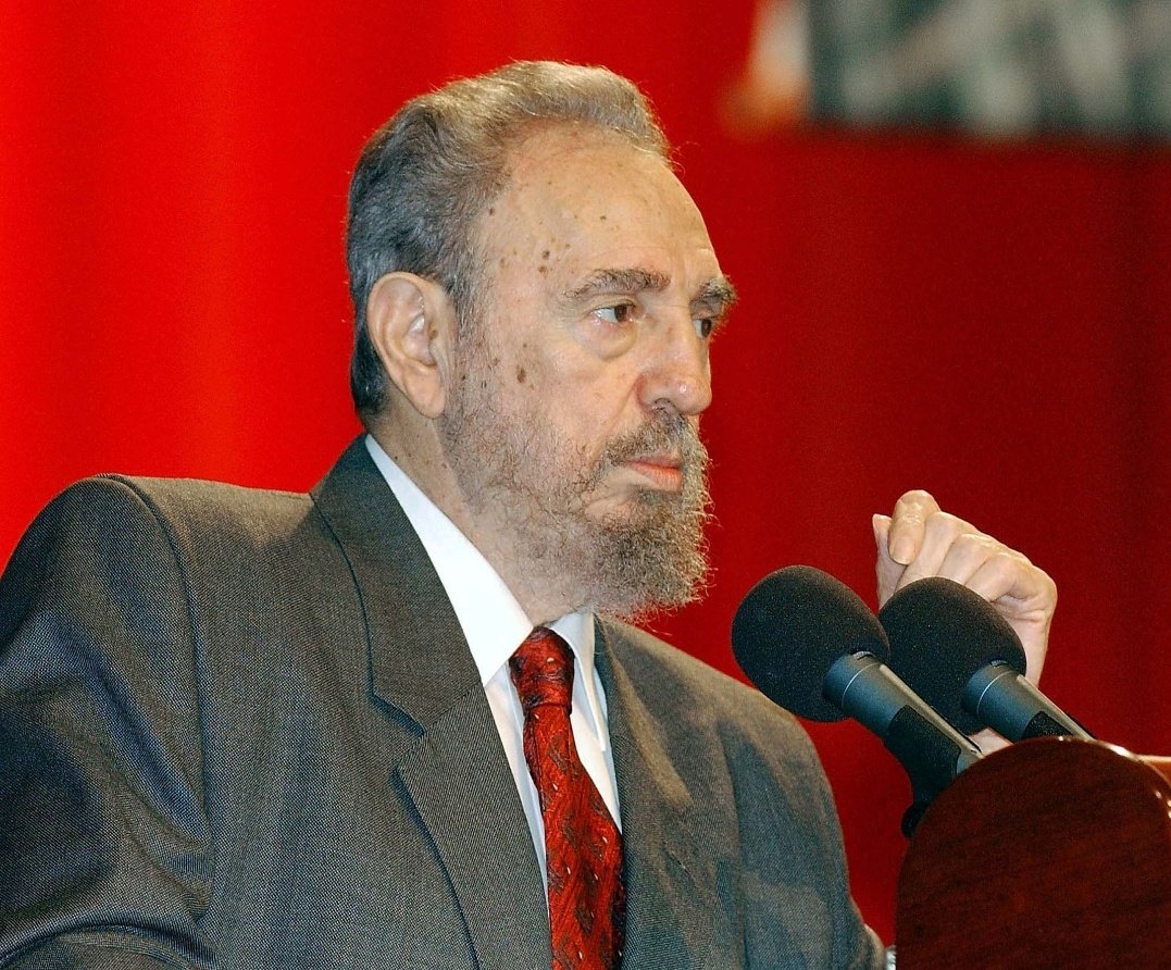 🗣️🇨🇺| Fidel Castro: "No solo pertenecemos a la estirpe de los luchadores, pertenecemos a la estirpe de los vencedores (…) la vida nos ha enseñado y nos ha dado muchos ejemplos de que la victoria es posible aun en condiciones muy difíciles".

#100AñosConFidel #CubaPorLaVida