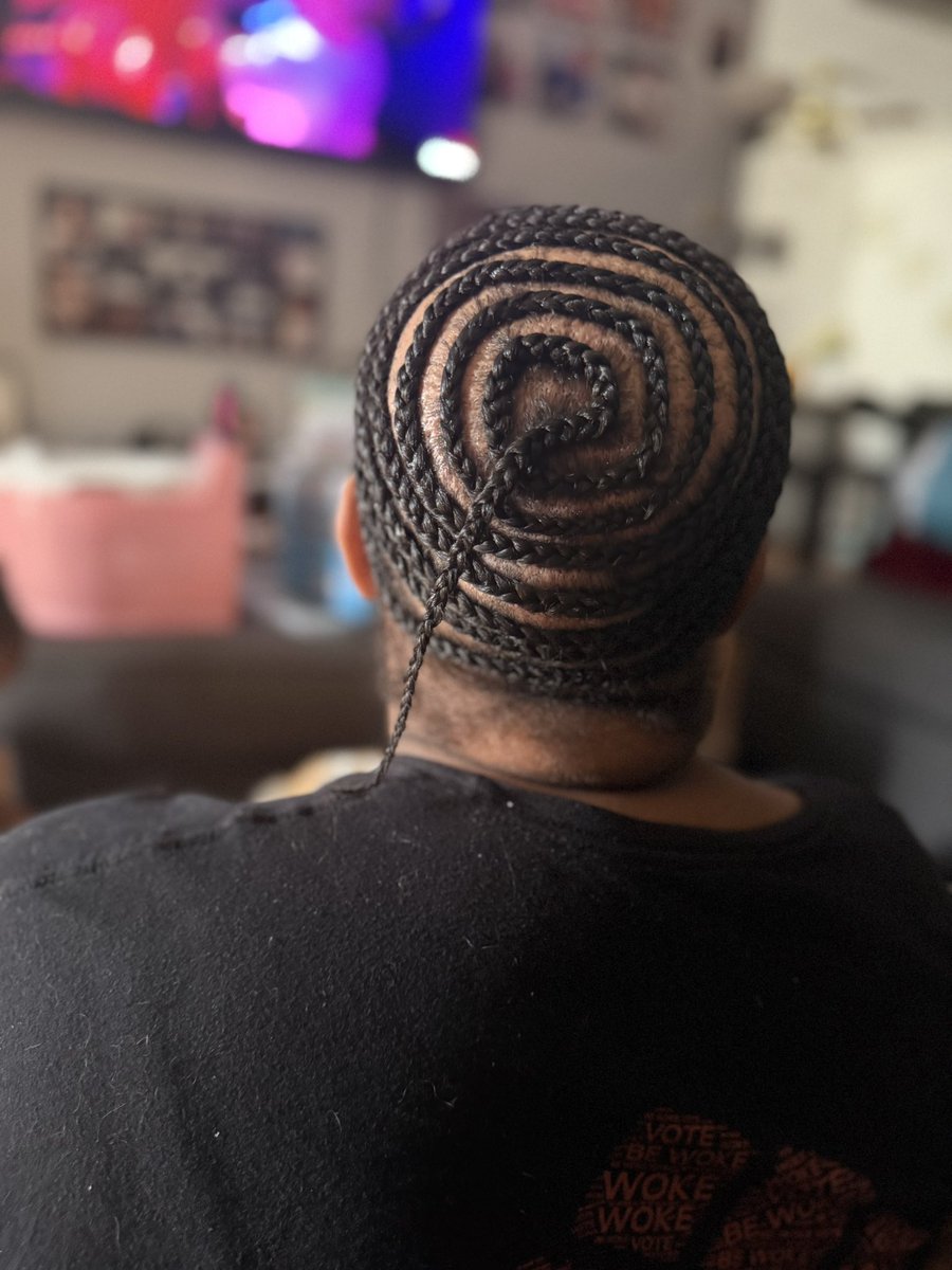 kellzthachef's tweet photo. So I still can braid a perfect circle but I need $80 for it now 🤣😩🖕 https://t.co/S3EtsOMM8d