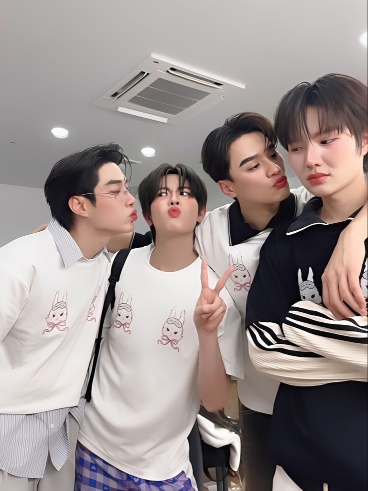 pho kru's left foot toe⁷🦆🦶🏻🐇 tweet media