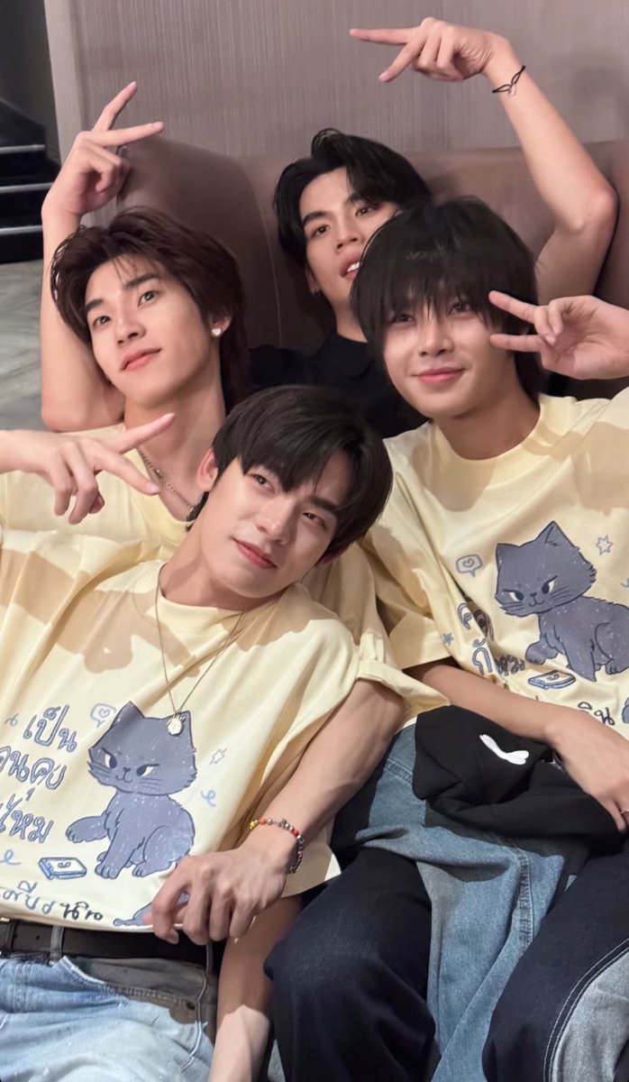 pho kru's left foot toe⁷🦆🦶🏻🐇 tweet media