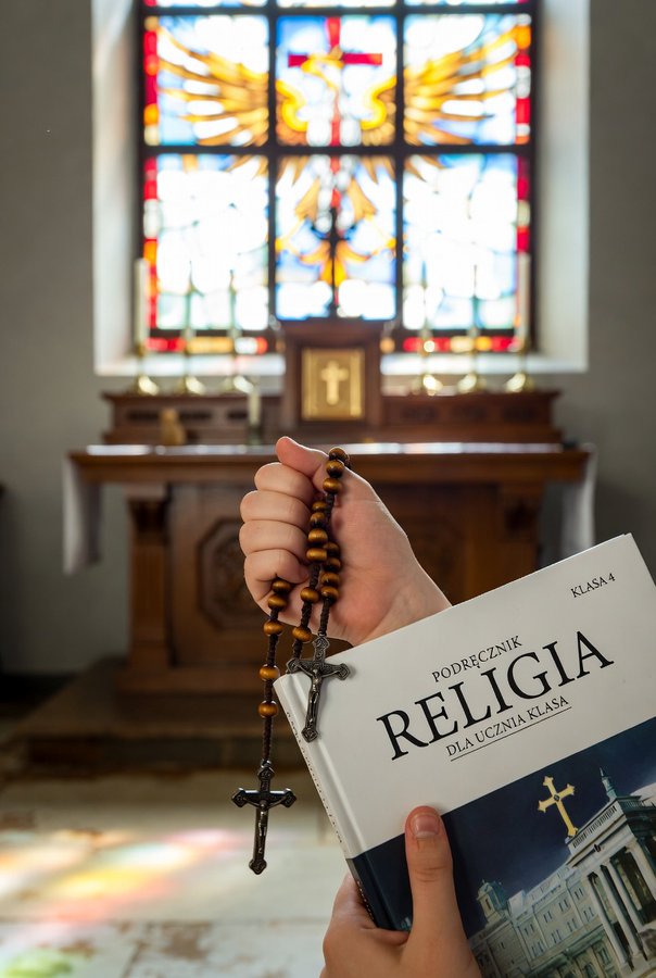 ‼️Prosty temat‼️

Czy jesteś za tym, aby polska szkoła była wolna od ideologii LGBT, tak jak proponował Przemysław Czarnek?

A) Tak
B) Nie