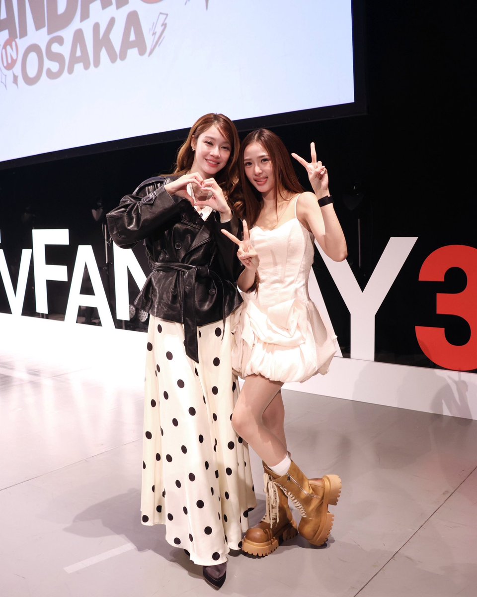 BabiFan22's tweet photo. I can't explain why, but this photo looks like a photo with a fan to me 🤭

NAMTANFILM IN OSAKA
#GMMTVFANDAY30INOSAKA 
#NFFANDAY30XOSAKA https://t.co/lO6fiqqAkm