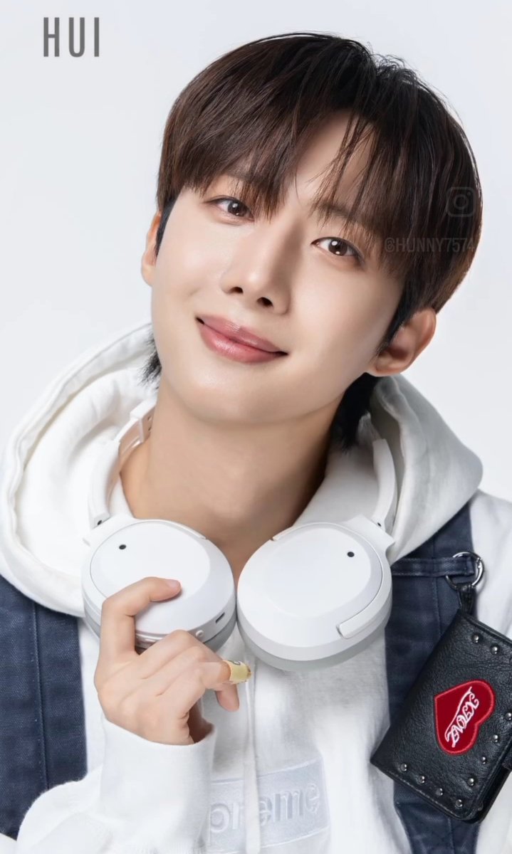 Framagic11's tweet photo. .
Hui really has a different colour in his voice. 
No jokes it's so special
Completely different from major voices in Kpop. His touch, the way to enlighten the emotions through the vibes of his technique.
Hui is absolutely amazingly peculiar

#후이 #HUI

https://t.co/YLvRK95TTr https://t.co/62QtiiwOnB