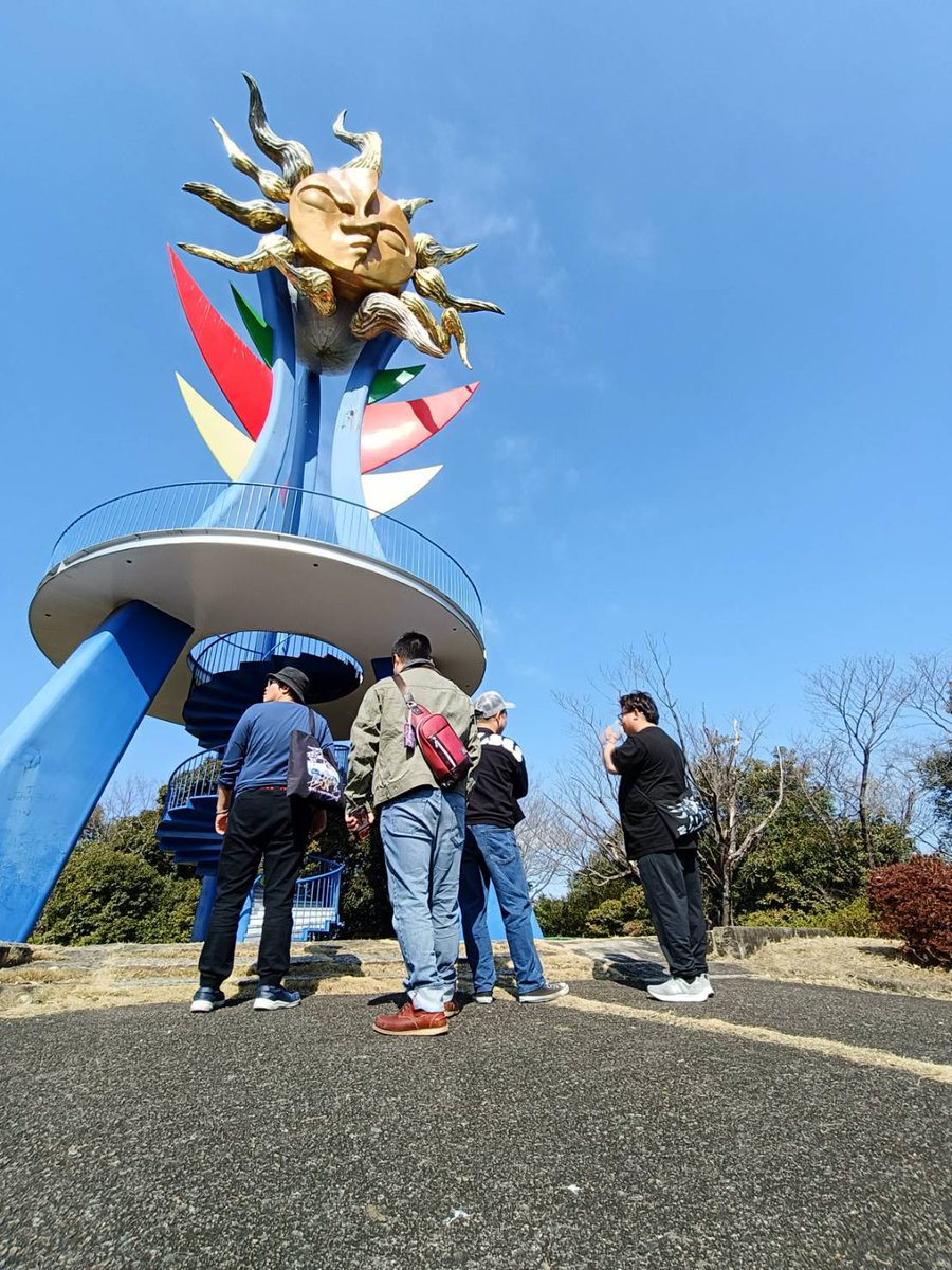 #見た人もなにか無言で4人組をあげる