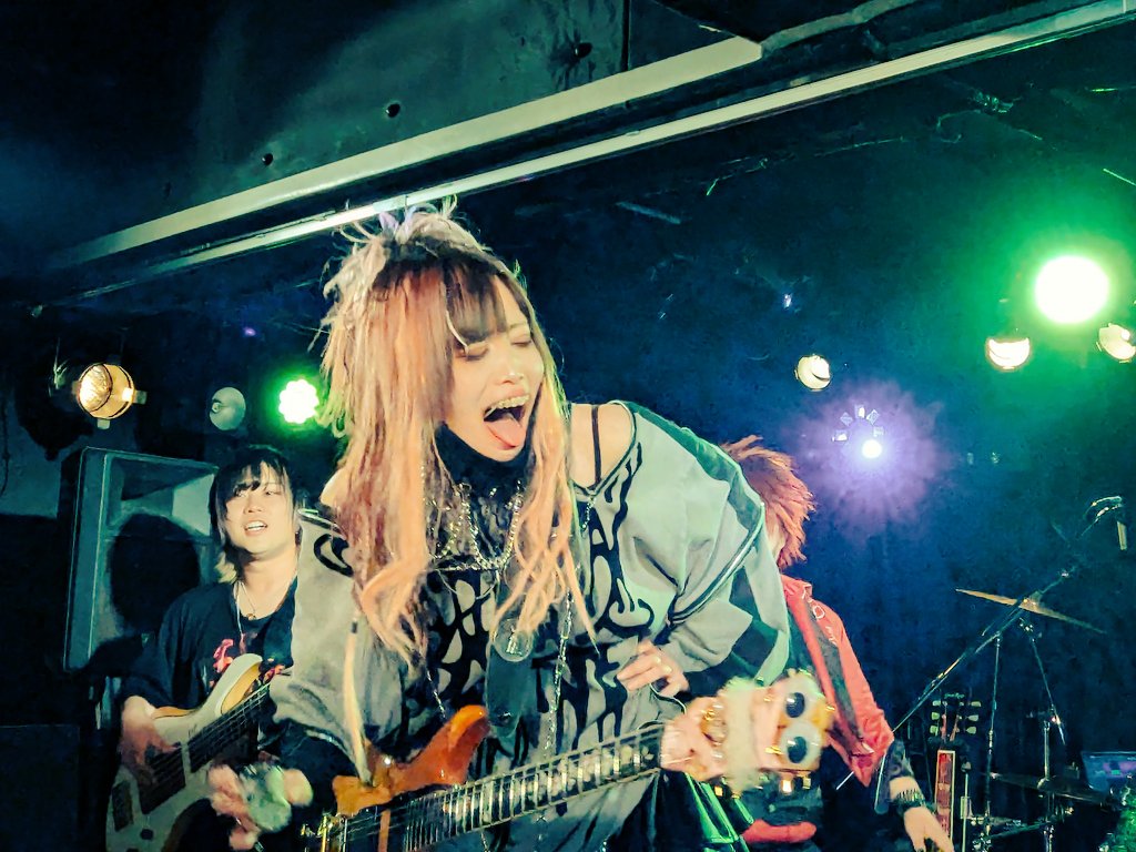 水無月 葵@3/8clever sound 1993 tweet media