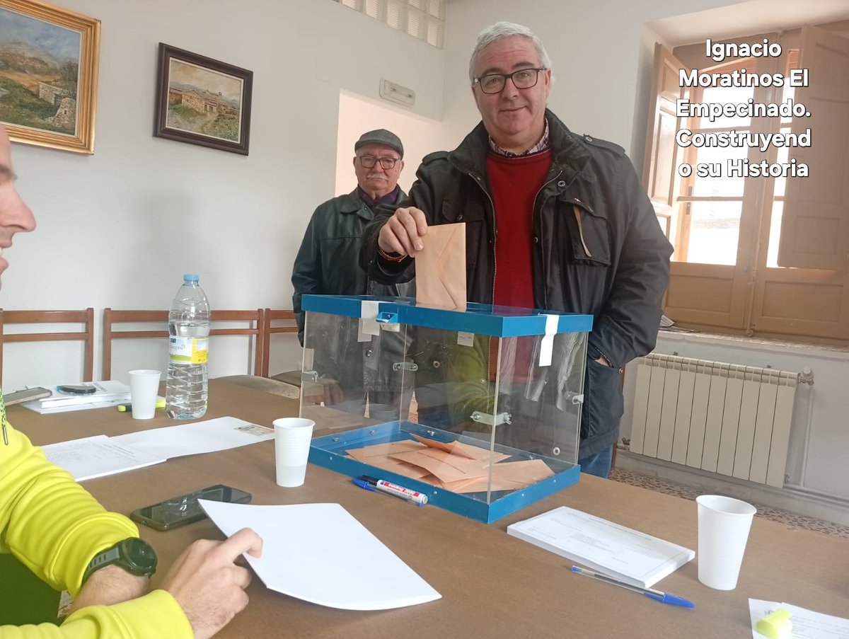LigaProDDHH's tweet photo. Ignacio Moratinos "El Empecinado" votando como Candidato a la Presidencia de Castilla y León por el PANCAL-URCi, en su Pueblo Castrillo de Duero, en presencia de su padre, lugar de nacimiento de su antepasado Juan Martín "El Empecinado". Construyendo su Historia. https://t.co/m5CUnsGg5E