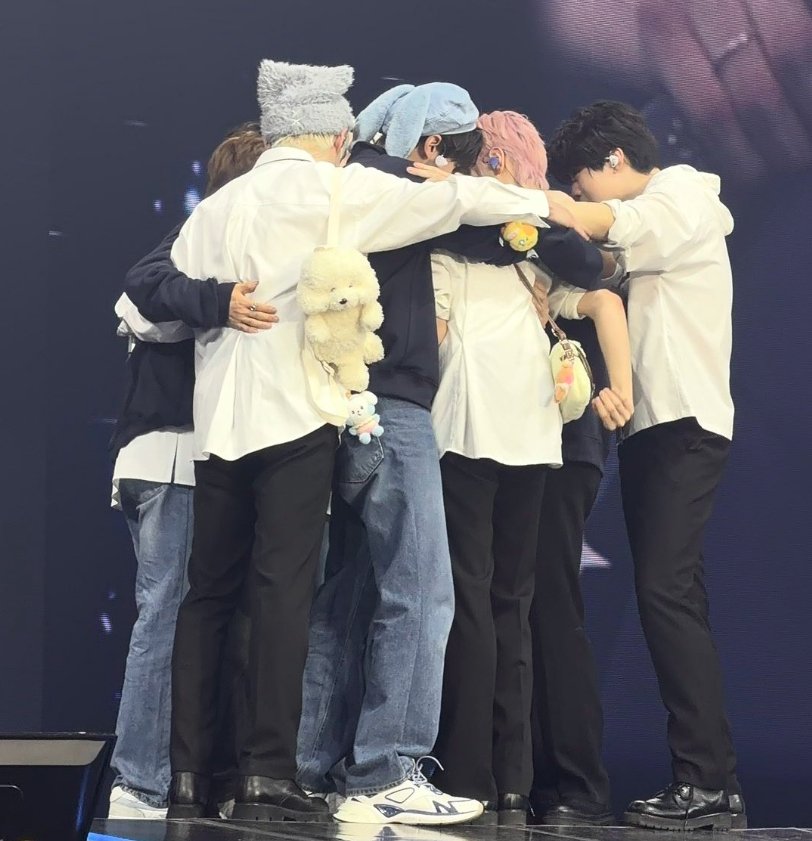 galileosjuly's tweet image. sung hanbin, kim jiwoong, zhang hao, seok matthew, kim taerae, ricky, kim gyuvin, park gunwook, han yujin. 

to be this heartbroken means i've loved well, and was loved in return. 

i had the time of my life fighting dragons with you. thank you for being part of my youth. 🩵