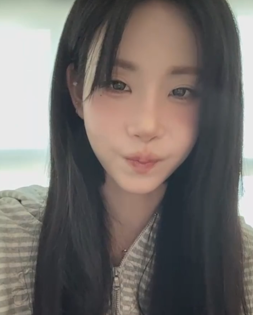 oddXinyeoubi's tweet photo. GUYS OMFG ASDKJAHSD SHE REALLY LOOKS LIKE A CAT WHEN SHE PURSES HER LIPS😭😭😭 https://t.co/YvcE5ZCscH