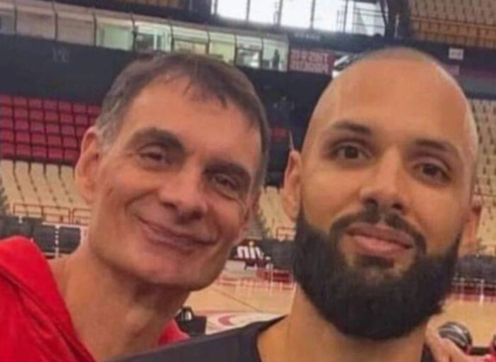 𝐏𝐚𝐫𝐢𝐬 tweet media