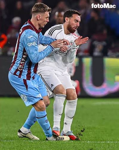 fmulkesi's tweet photo. @mikaserin Soldaki müdahale - Süper Lig: Sarı kart 🟨
Sağdaki müdahale - Bundesliga: Kırmızı kart 🟥

Borderline morderline… https://t.co/DtrPHUjkvl
