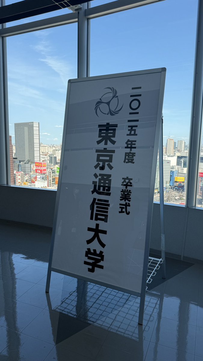 silver_tou's tweet photo. ご卒業の皆様おめでとうございます！
いろんな方とお話しできて楽しかったです☺️ありがとうございました！
3年連続卒業式に参加できて感無量です✨ https://t.co/7GIavgLSET