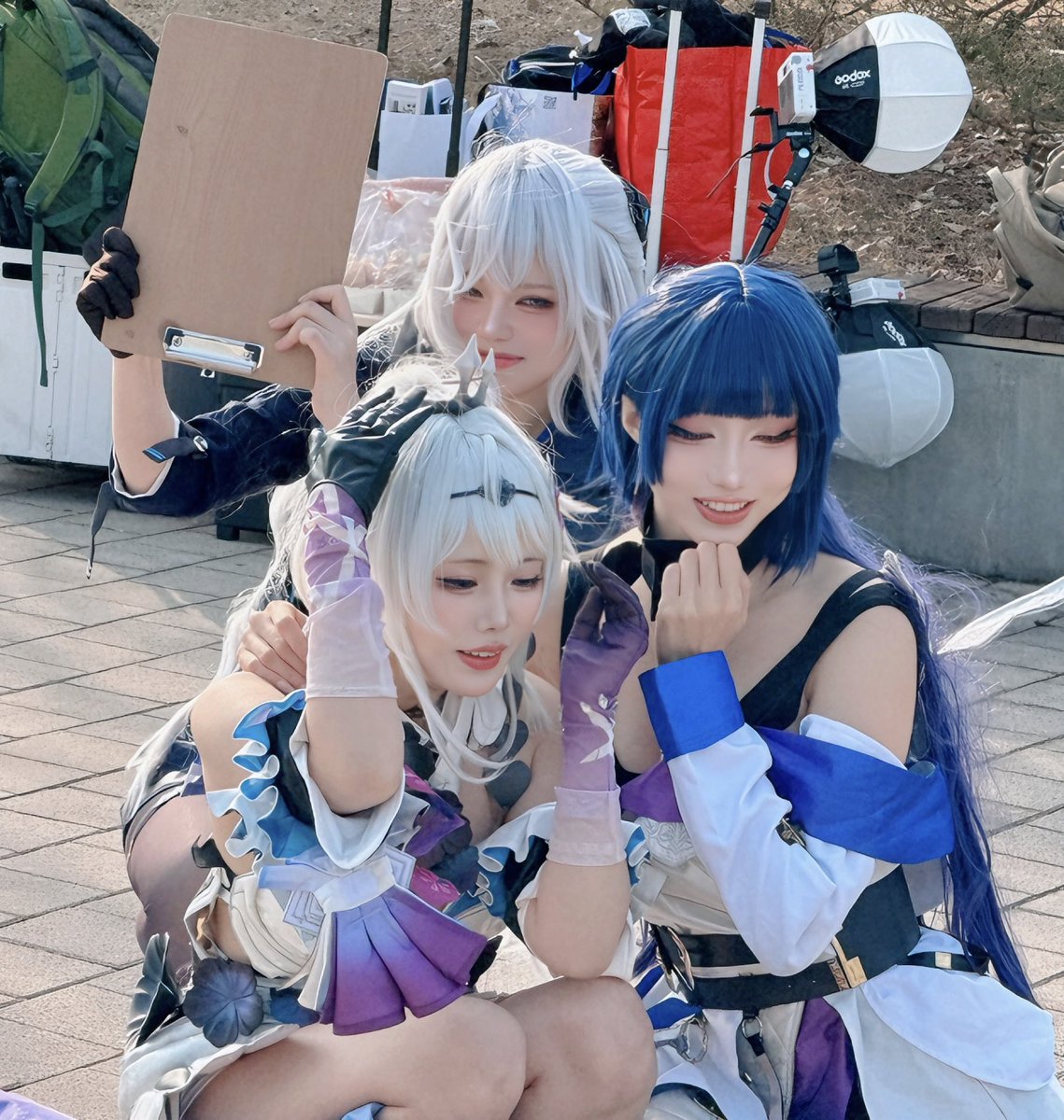 w00ng_2's tweet photo. 260315 서울 코믹월드

붕괴 3rd - 키아나, 메이, 브로냐

@MOMO___0w0 @Ru_a09 @miumyu_cosplay 

#HonkaiImpact3rd #崩坏3 
#Kiana #Mei #Bronya #琪亚娜 #芽衣 #布洛妮娅 #キアナ #芽衣 #ブローニャ https://t.co/Cyr6KdkSkn