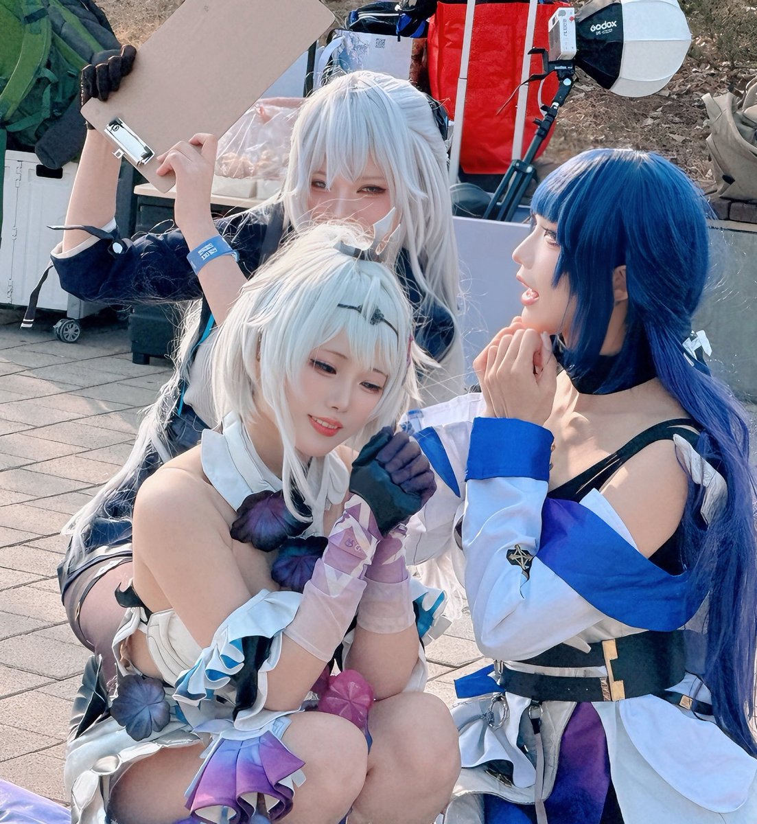 w00ng_2's tweet photo. 260315 서울 코믹월드

붕괴 3rd - 키아나, 메이, 브로냐

@MOMO___0w0 @Ru_a09 @miumyu_cosplay 

#HonkaiImpact3rd #崩坏3 
#Kiana #Mei #Bronya #琪亚娜 #芽衣 #布洛妮娅 #キアナ #芽衣 #ブローニャ https://t.co/Cyr6KdkSkn