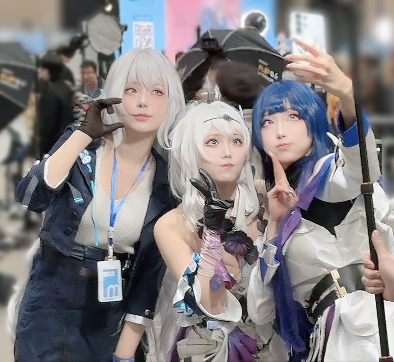 w00ng_2's tweet photo. 260315 서울 코믹월드

붕괴 3rd - 키아나, 메이, 브로냐

@MOMO___0w0 @Ru_a09 @miumyu_cosplay 

#HonkaiImpact3rd #崩坏3 
#Kiana #Mei #Bronya #琪亚娜 #芽衣 #布洛妮娅 #キアナ #芽衣 #ブローニャ https://t.co/Cyr6KdkSkn