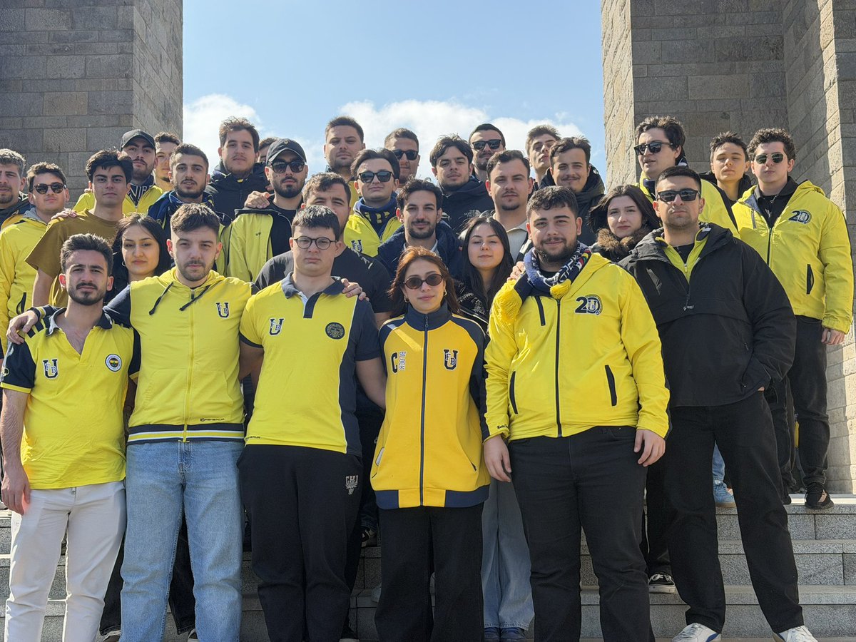 UFBFenerbahce's tweet photo. 1907 ÜNİFEB Fenerbahçe  Üniversitesi örgütlenmesi olarak şehitlerimizi anmak amacıyla Çanakkale’deyiz.
#1907ÜNİFEBÇanakkalede https://t.co/usSmk5jug7