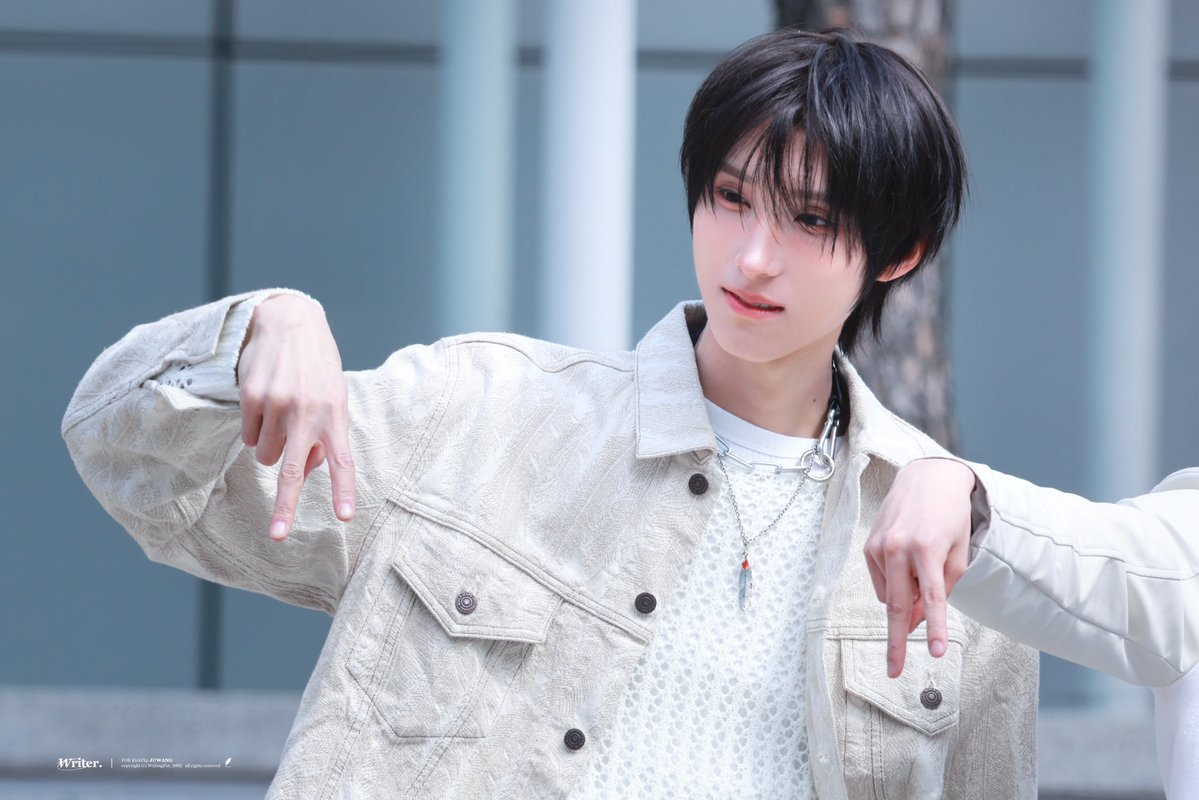 𝑾𝐫𝐢𝐭𝐞𝐫. tweet media