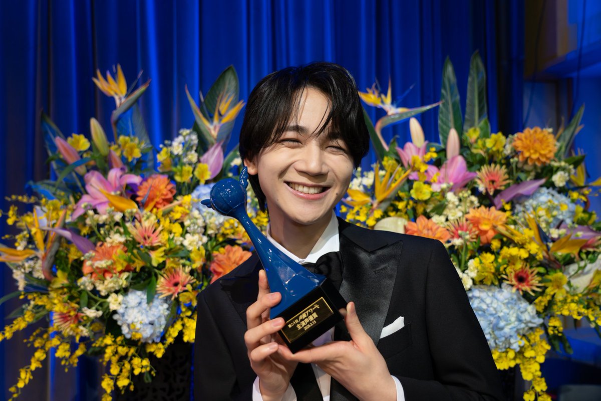 【#戸谷菊之介】
₊✧┈┈┈┈┈┈┈┈┈┈┈┈
第二十回 声優アワードにて、
『主演声優賞』を受賞🎉
┈┈┈┈┈┈┈┈┈┈┈┈˚₊✧
📸授賞式後の写真をお届けします！
#声優アワード
<a href="/Kikunosuke_Toya/">戸谷菊之介</a>