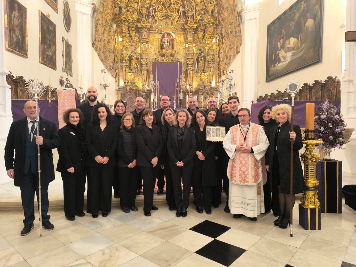 Soledad_archi's tweet photo. Esta Real, Muy Antigua y Venerable Archicofradía ha querido reconocer a la coral Ubi Cáritas de @AmoryCaridad su generosa y magnífico acompañamiento musical en nuestros cultos 
#archidona #CofradMLG https://t.co/4wfYilaYhu