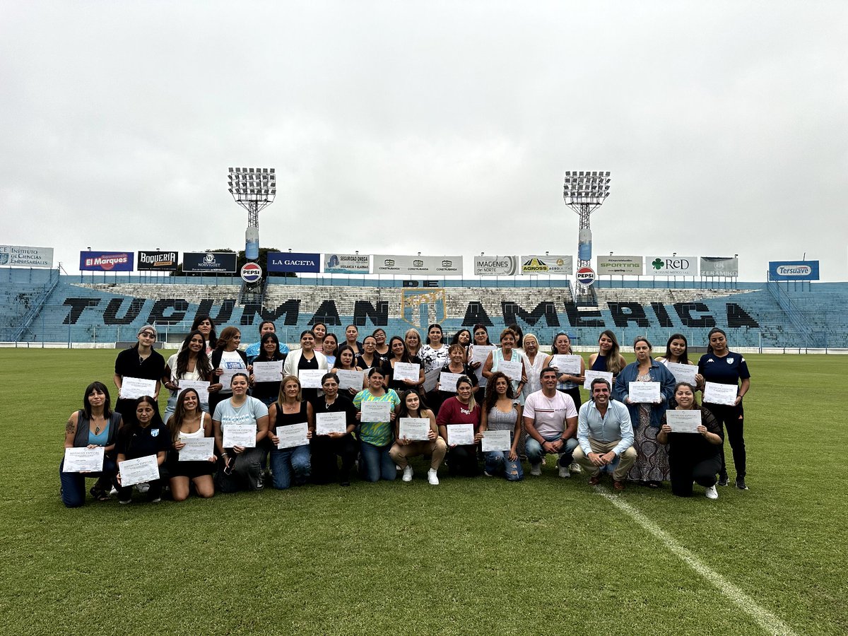 Encuentro de Mujeres en el Monumental 🩵🤍

La Subsecretaría de Género y Diversidad de Atlético Tucumán, a cargo del directivo Roberto Álvaro Zelaya, organizó una merienda en el hall del Estadio Monumental José Fierro junto a distintas mujeres que forman parte de la vida