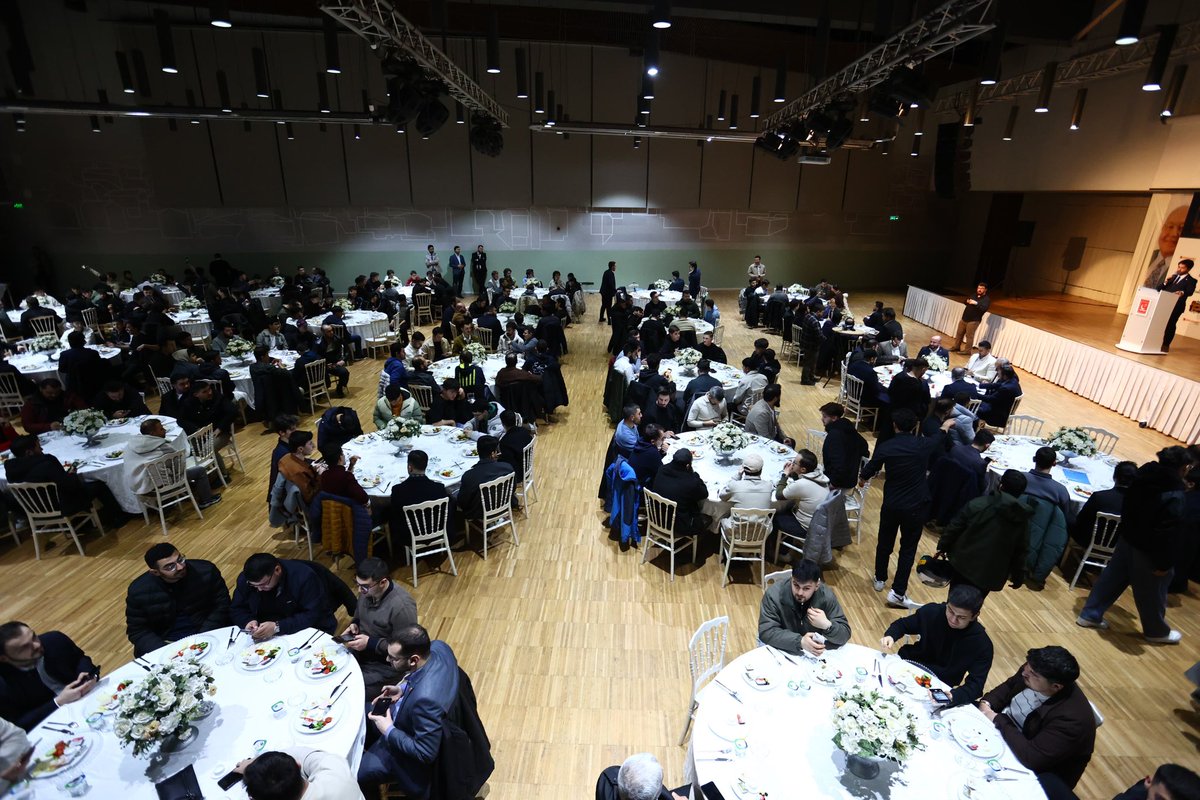 SaadetIstanbul's tweet photo. Saadet Partisi İstanbul Gençlik Kollarımızın düzenlediği sahur programına İl Başkanımız Tuğrul Yalçınkaya ile Genel Başkan Yardımcılarımız Fatih Akdağoğlu ve Haldun Pekdemir katılım sağladı.

Gecenin bereketini genç kardeşlerimizle birlikte paylaştık. Azmi, inancı ve heyecanıyla yarınların Türkiye’sini inşa edecek; geleceğimizin teminatı olan gençliğimizle gurur duyduk.

İl Gençlik Kolları Başkanımız Safa Ocak ve yönetimine teşekkür ediyoruz.