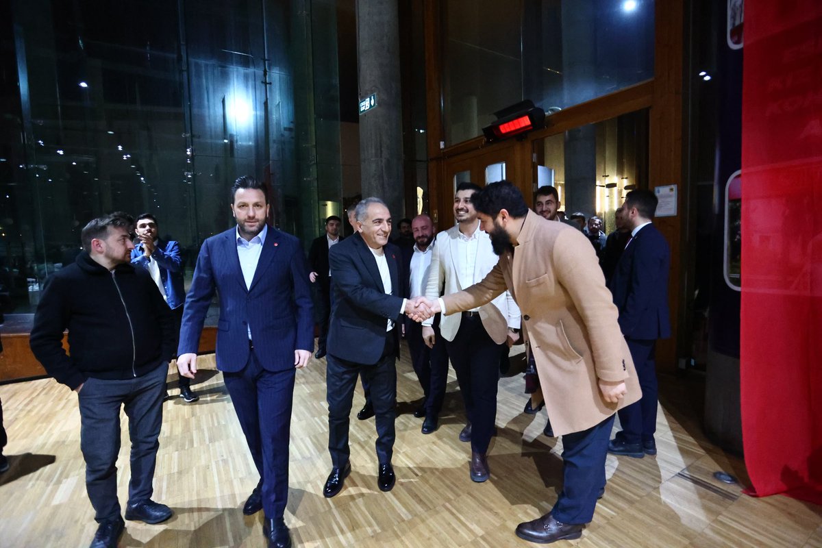 SaadetIstanbul's tweet photo. Saadet Partisi İstanbul Gençlik Kollarımızın düzenlediği sahur programına İl Başkanımız Tuğrul Yalçınkaya ile Genel Başkan Yardımcılarımız Fatih Akdağoğlu ve Haldun Pekdemir katılım sağladı.

Gecenin bereketini genç kardeşlerimizle birlikte paylaştık. Azmi, inancı ve heyecanıyla yarınların Türkiye’sini inşa edecek; geleceğimizin teminatı olan gençliğimizle gurur duyduk.

İl Gençlik Kolları Başkanımız Safa Ocak ve yönetimine teşekkür ediyoruz.