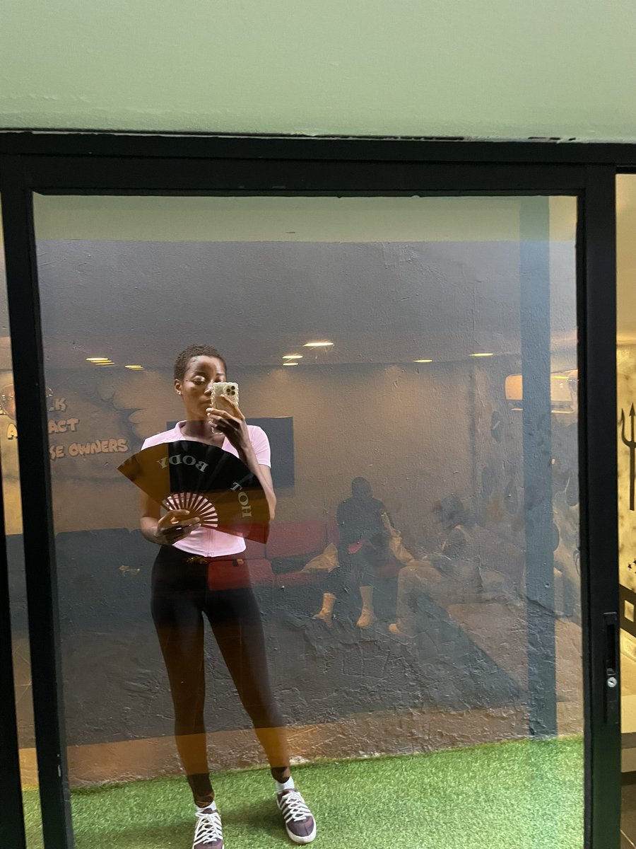 __enamor__'s tweet photo. I had such a good time yesterday at the Mavin IWD fitness party! 🥹❤️
I got a hot body gym top and a hand fan (unfortunately, I lost it on my way home and didn’t realize until I was home. I’m still pained 😭)
Anyway, a girl had fun. 🤭💗
#MavinIWD
#Hotbody
#Fitnessparty https://t.co/k6IFUW8dbS