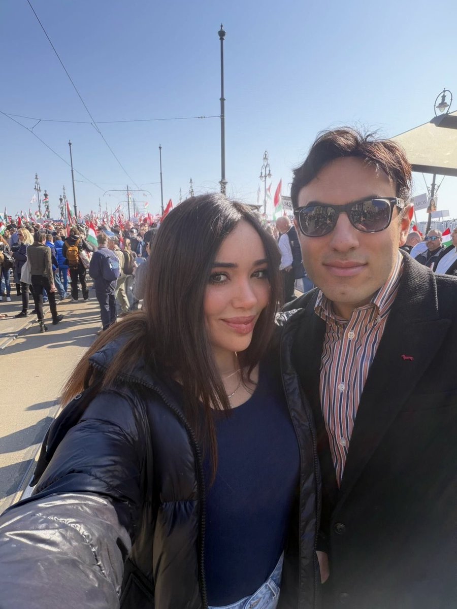 Ada Lluch tweet media