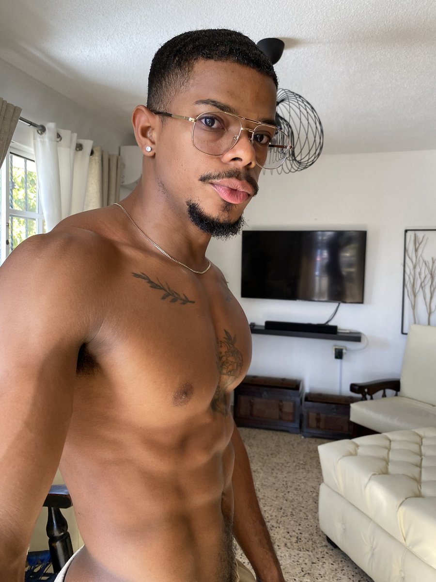 AbdiasMalone's tweet photo. Papacito 🇩🇴😏 https://t.co/eyBzB5VCPS