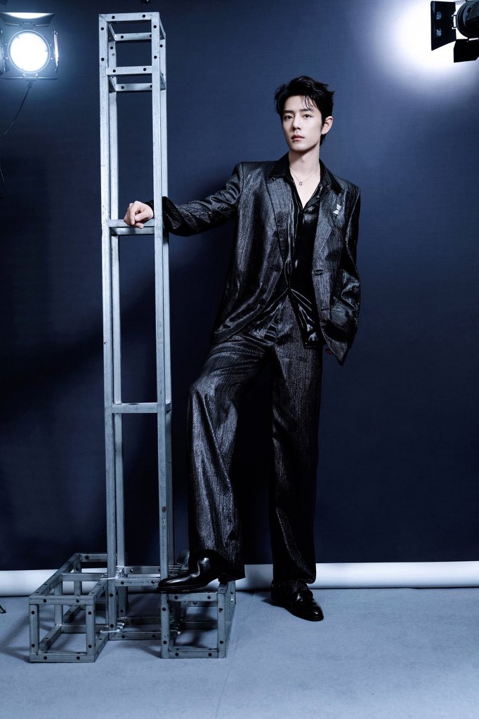 He doesn't just wear fashion. He interprets it, giving each garment a new layer of meaning. Gucci King 

SMG BEST ACTOR XIAO ZHAN

#XiaoZhanOutstandingActorOTY