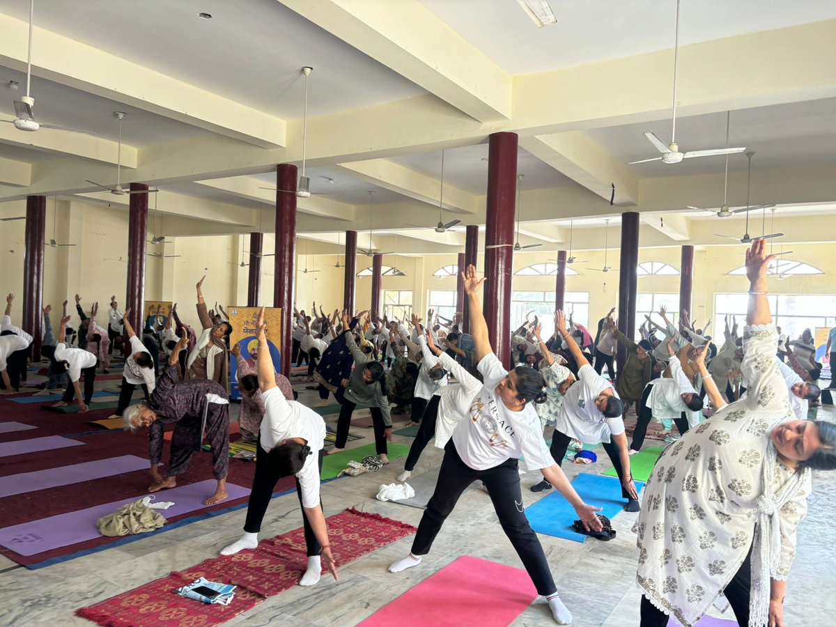 jashanbawa07's tweet photo. हर उम्र और हर वर्ग को yoga से जोड़ने वाला जनहितकारी अभियान है CM Di Yogshala। इसके लिए @BhagwantMann ji और @ArvindKejriwal ji का हार्दिक आभार।
#CMDiYogshala
@BhagwantMann @AAPbalbir @KamleshMSU https://t.co/gj6YxP6Zg4