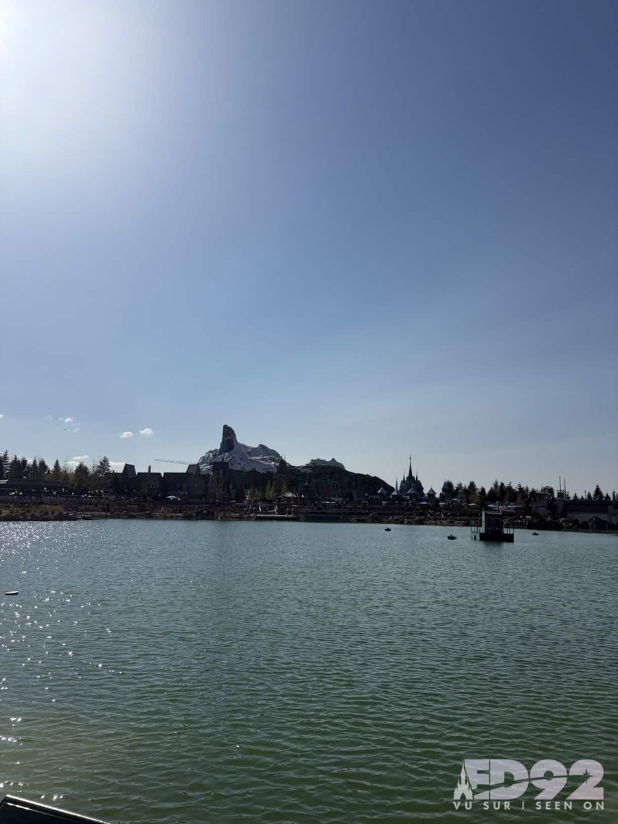ED92Magic's tweet photo. ✨ Day 2 and we’re back!
We’ve made it to Adventure Way again and can’t wait to spend more time exploring here and in World of Frozen today ❄️🏔️
So much more to discover! 👀
#DisneyAdventureWorld #AdventureWay #WorldOfFrozen https://t.co/nnC4FXtyq3