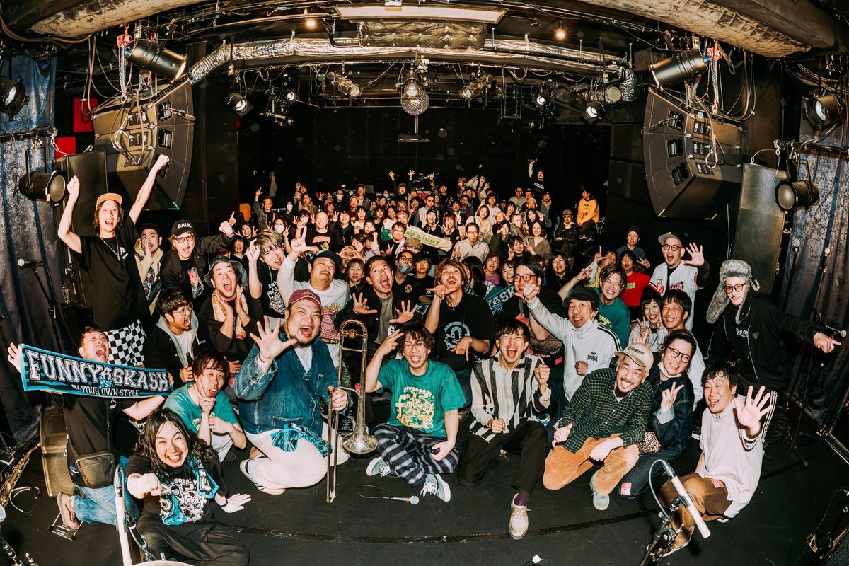 ありがとう。

25年、続けていくこと、
そして気持ちを保ち続けること、
簡単ではありませんでした。

ただ、もしあの時やめていたら、
この景色を見ることも、この場所にいることもできなかったのかと思うと、ゾッとします。

またバンドをやめられない理由がひとつ増えました。

phot by <a href="/kohey0014/">おおいしこうへい</a>