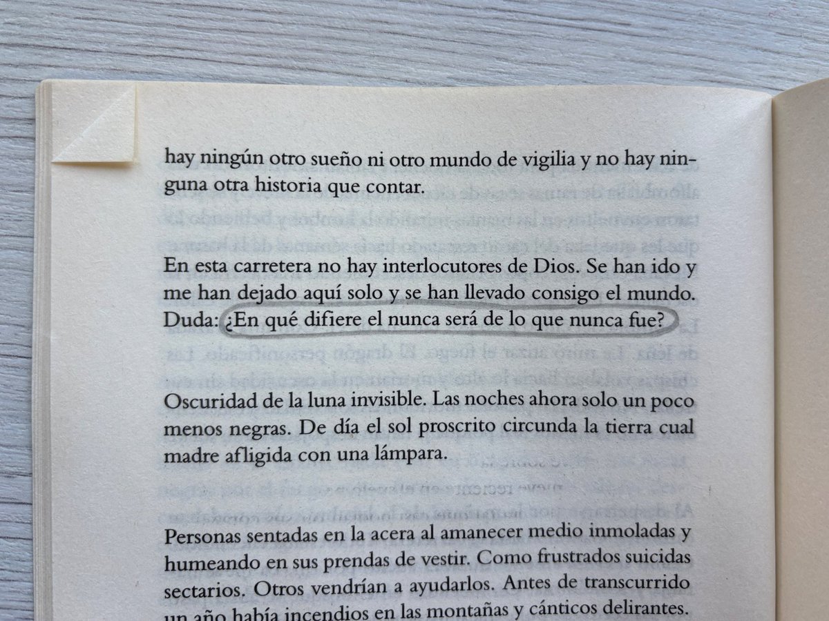 lucialorences's tweet photo. la carretera - cormac mccarthy https://t.co/g7gQeVQG1C