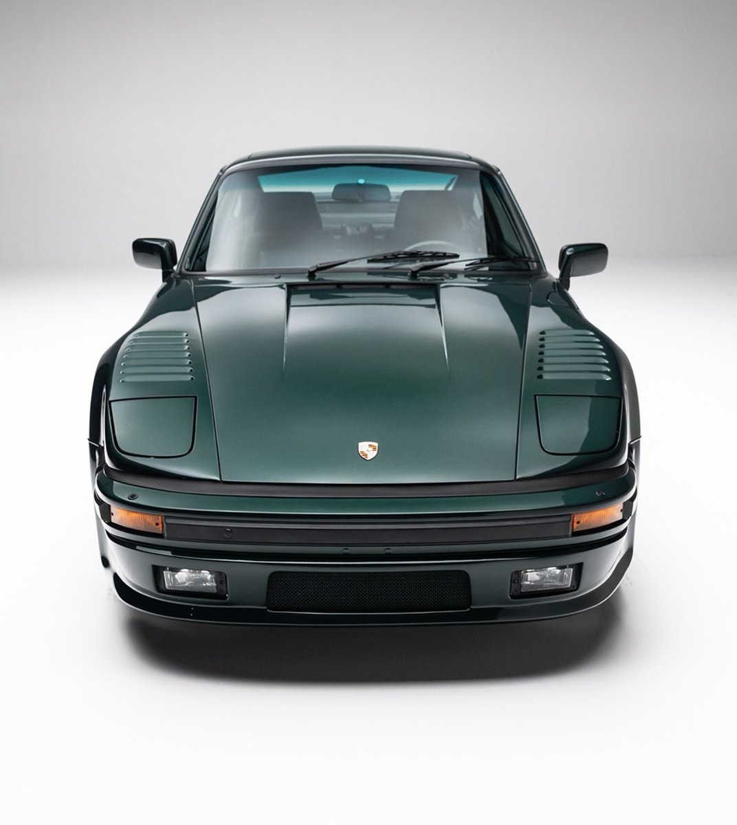 PorscheCIub's tweet photo. Forest Green Metallic 930 Turbo S https://t.co/AFoIWXYRQv