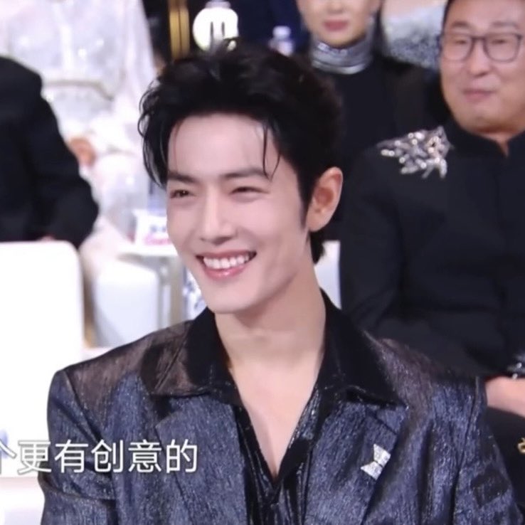 look at his smile🥹✨