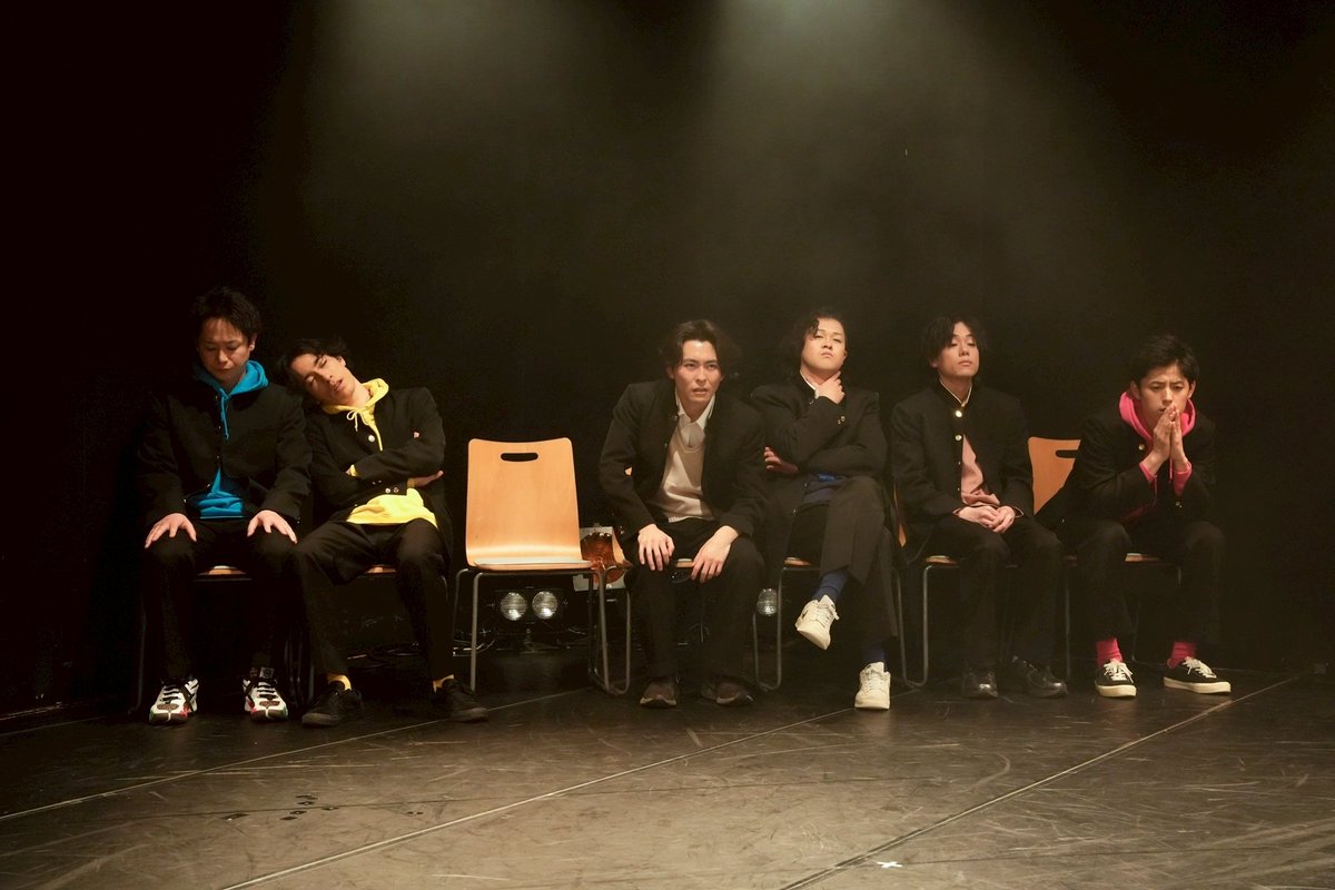 血眠⇒ゲ謎⇒青春部隊
あっという間
半年くらい時空が歪んで飛んでいる

プロム楽しみだなぁと
ワクワクのまま眠りにつきます
叶うならば3日くらい布団とトイレと布団だけを往復したい
絶対そうはなれない
泥のように布団に溶けたい

幸せな時間でした
ありがとうございました