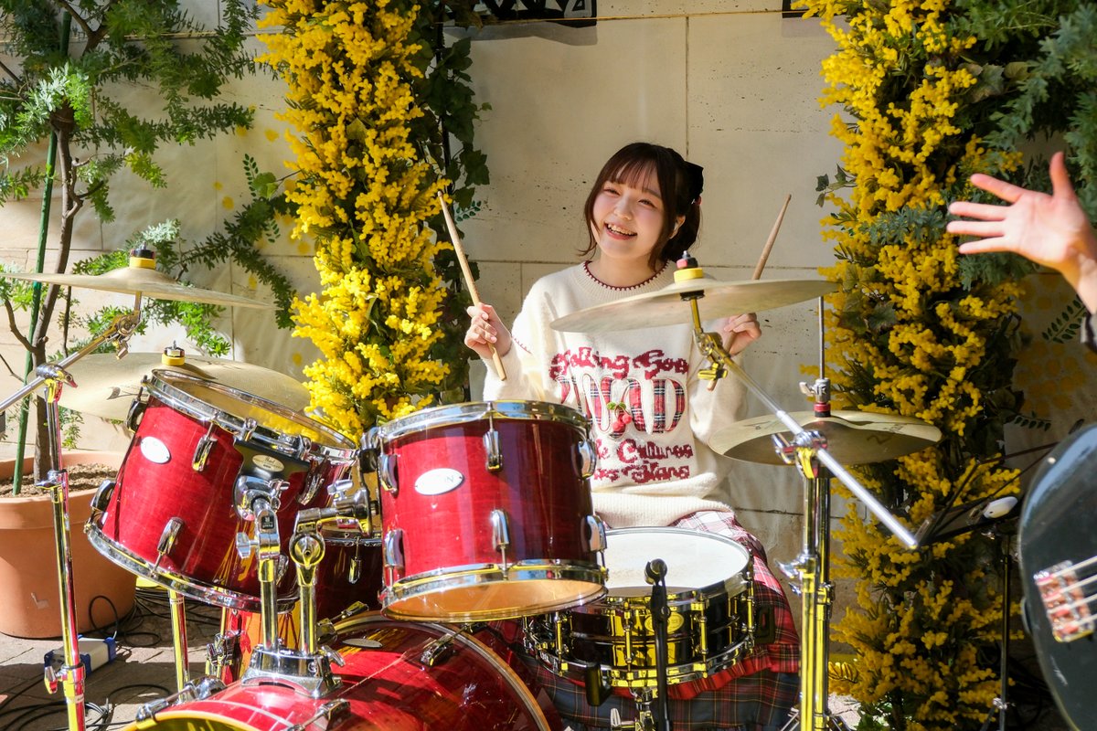 pikaichi_sbd's tweet photo. 2026.3.14 MIMOSA FESTA 2026 
📍ラチッタデッラ 壁画前

初NULLI鑑賞🎸
アイドルとは一味違うカッコよさが堪らない😆
ウルトラソウルのシャウト楽しかった🔥

#ミモザフェスタ2026 #NULLI https://t.co/nAffJ6CEnP