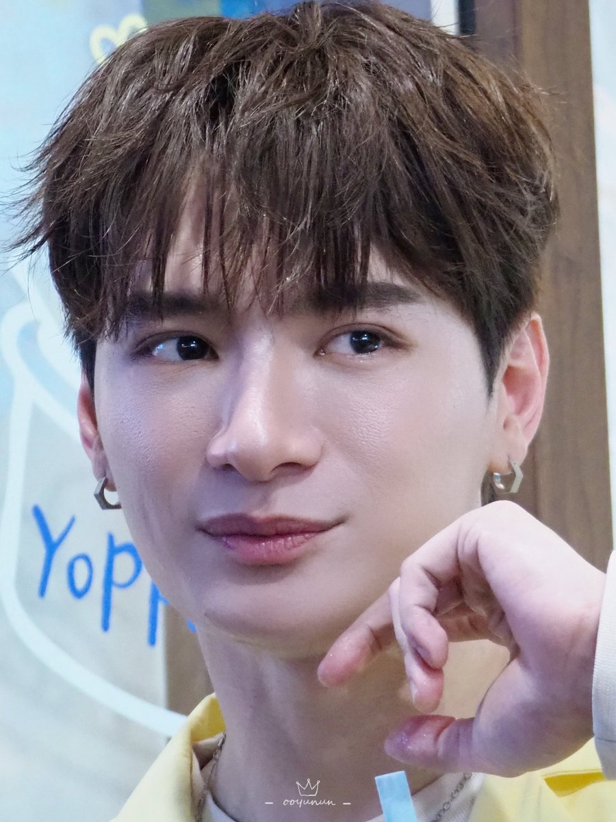 มาหล่อ นารักใกล้ๆแบบถอยเลนส์ไม่ได้แล้วจริงๆ เต็มเฟรมเลยจ้า
KRISTSINGTO​ WITH BANANABOAT

#แดดแรงแค่ไหนก็ไม่กลัว
#BananaBoatLetFunUnderTheSun
#KristPerawat