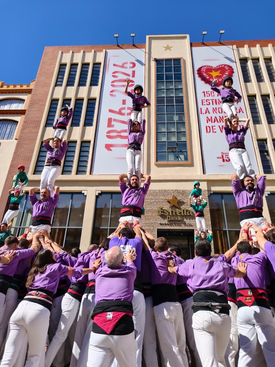 Colla Castellera de l’Esquerra de l'Eixample tweet media