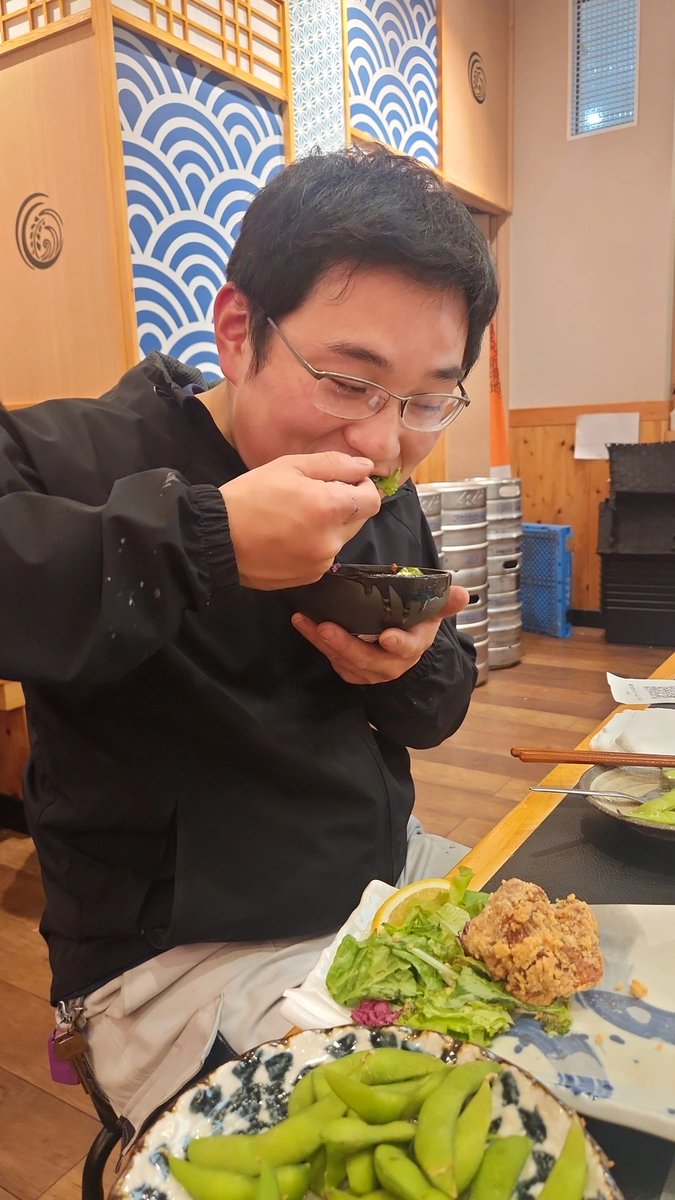 amu_goblins's tweet photo. 初遭遇！！
オーディション第1期生
やまでぃでした👏✨

ポテサラ頬張ってます！

元気そうでなにより！！

 #ごぶりんず
 #もぶりんず
 #やまでぃ
 #卓球 https://t.co/3iz9WskKKu