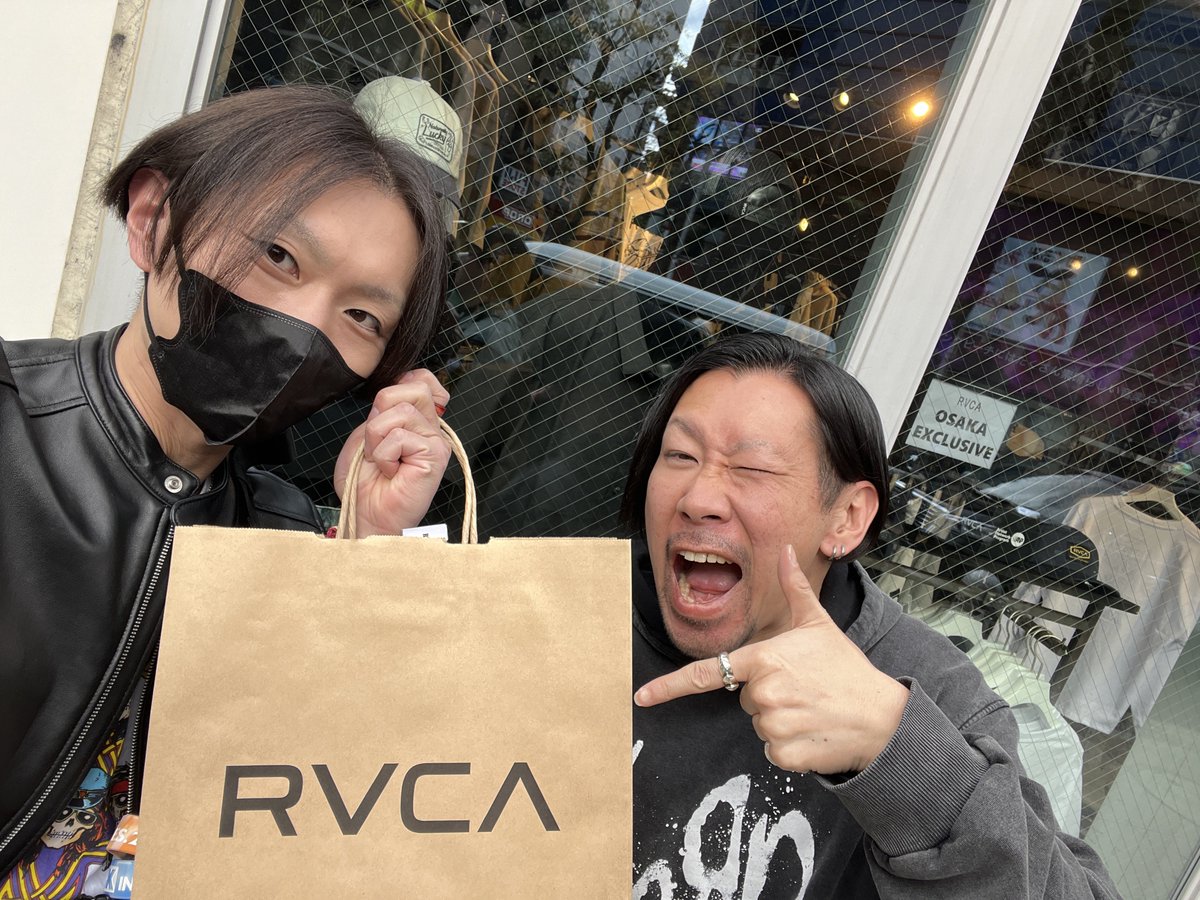 RedMoon_XXX's tweet photo. 本日のLive前、アメ村某所にて🥹
接客おおきに🥹🙏🏻✨

#RVCA https://t.co/XJqjnzaZuZ