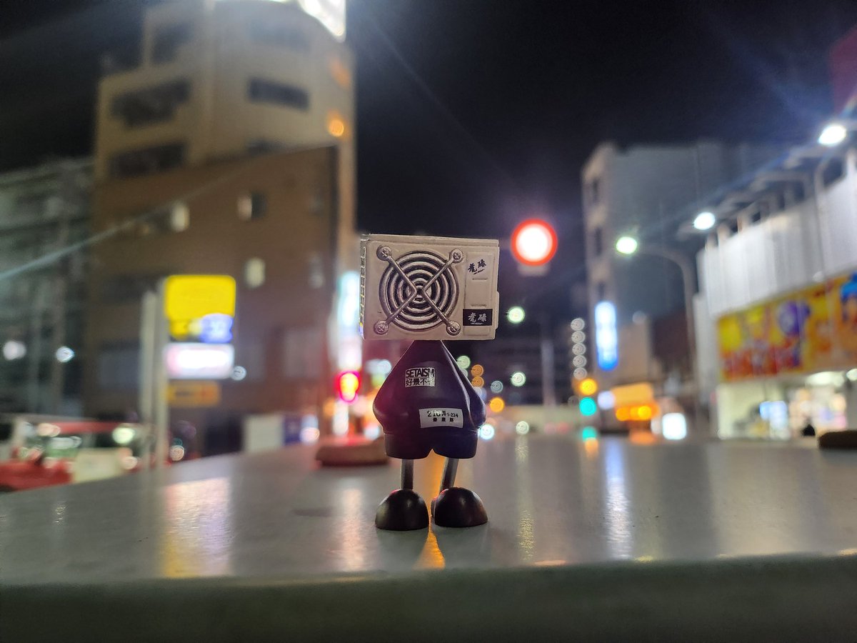 golyat_arowana's tweet photo. 念願のスクリューヘッドくん！わざわざ渋谷のセンター街で入手🤣
夜と路地裏が合う📸
他のシリーズもどうにかしてゲットしなければ✊

 #SCREWHEAD
 #スクリューヘッド https://t.co/JkLam2OCzx