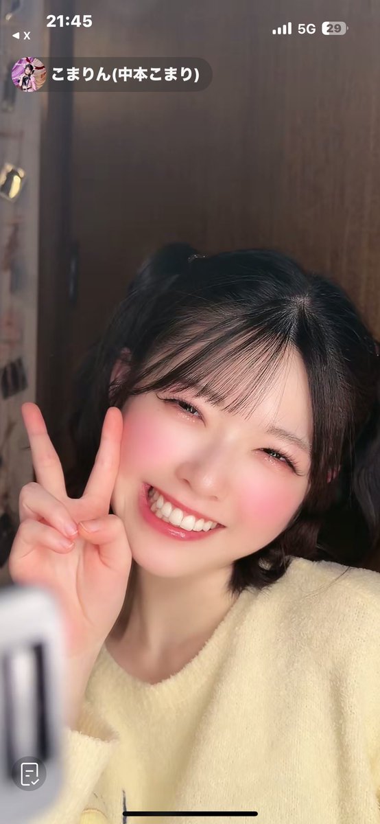 こまりんのTikTokライブ、相変わらず15分で終われてないけど面白かった🤣 👇 眼がウルウル🥹するからってスクショタイムに泣き顔😢チョイス ...