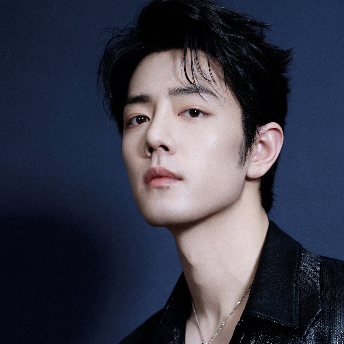 X also noticed!
 2 Headlines about #XiaoZhan 
one about his Best Actor Nomination for CMG Awards
one declairing him 
YOUNGEST SMG EMPEROR👑
at Tv Drama Ceremony 
SMG BEST ACTOR XIAO ZHAN  #XiaoZhanOutstandingActorOTY
pics cc ss X  cc XZS