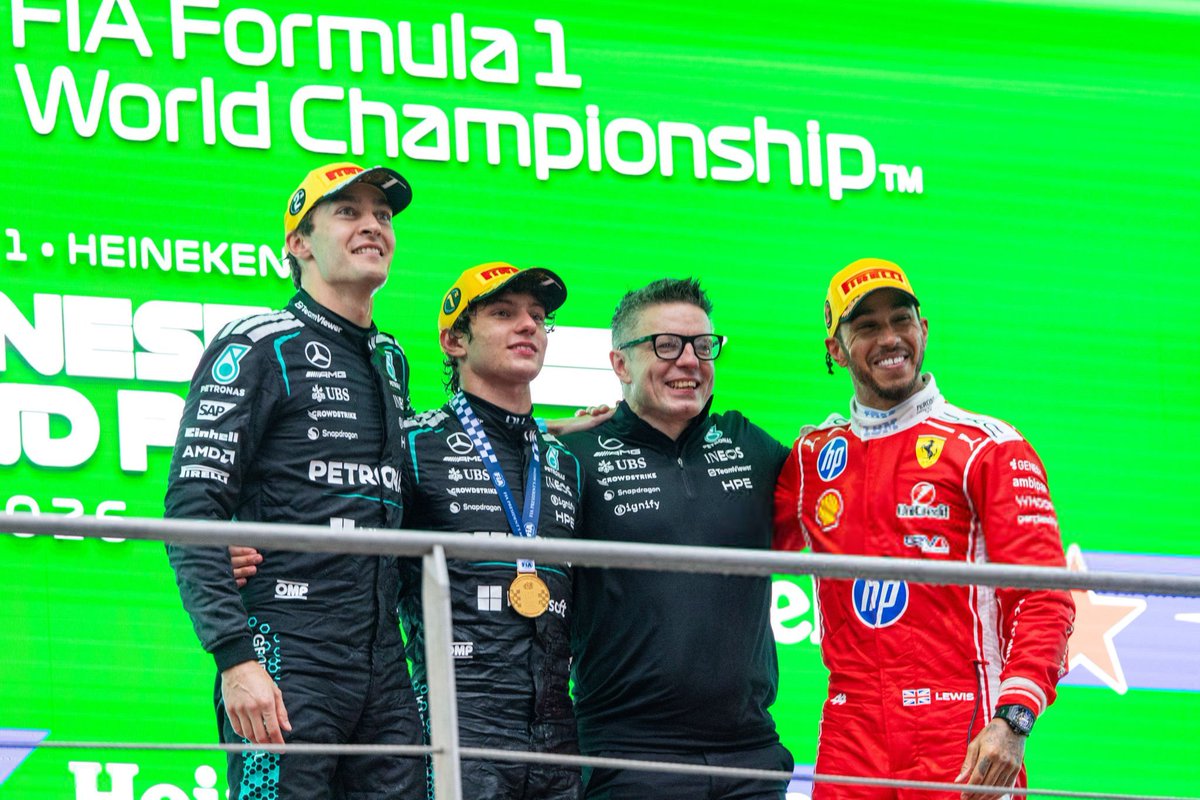 “Se todos nós pudéssemos escolher com quem dividir o pódio, provavelmente escolheríamos uns aos outros, para ser sincero.”

– George Russell na sala de imprensa