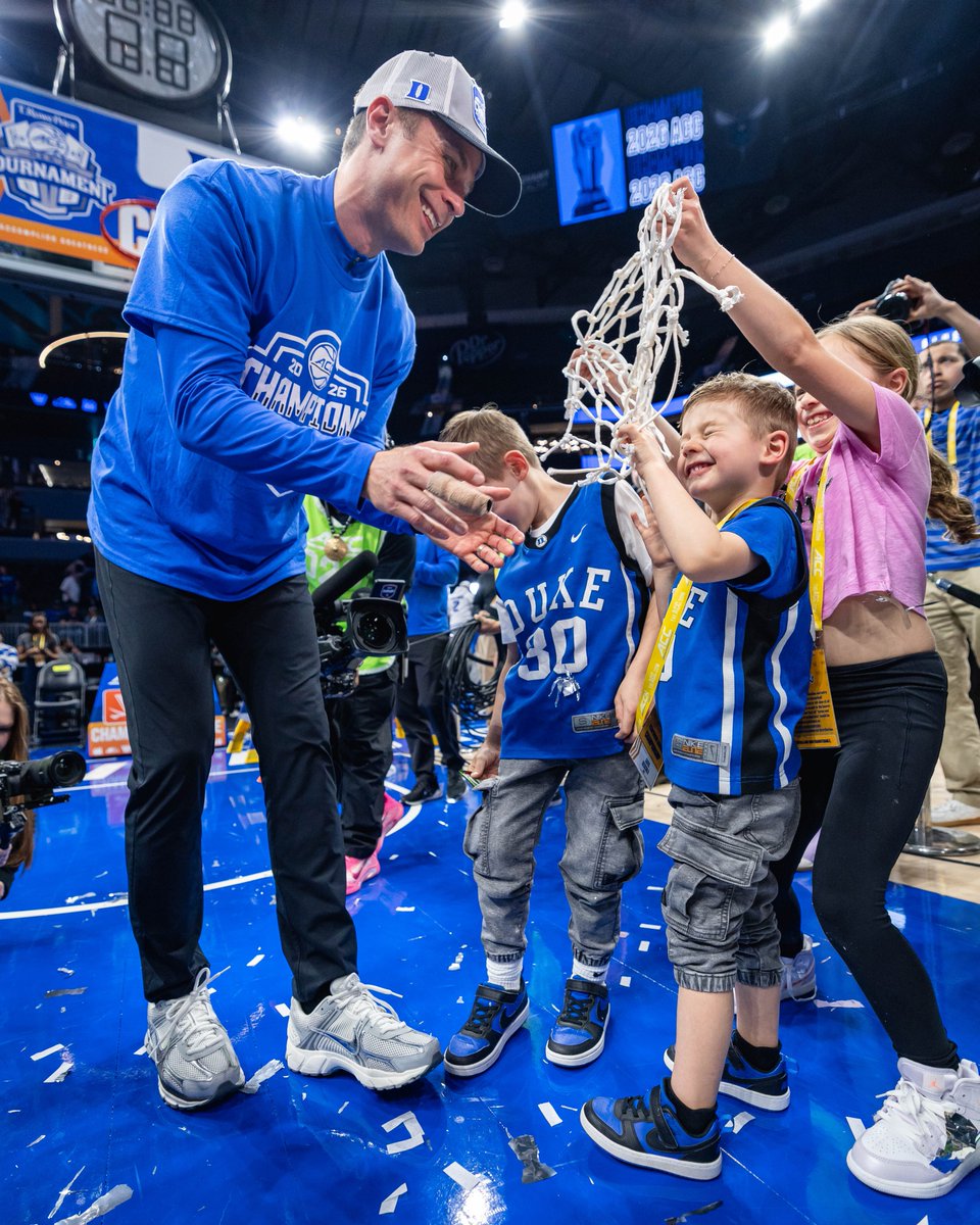 DukeMBB's tweet photo. wholesome celly content 💙 https://t.co/xGKhC6iegH