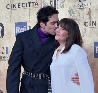 OgniRima's tweet photo. Tanti Auguri a mamma @AnnafrauAnna per il suo compleanno!❤️🎂
#Mahmood https://t.co/Gj7VzmGYyn