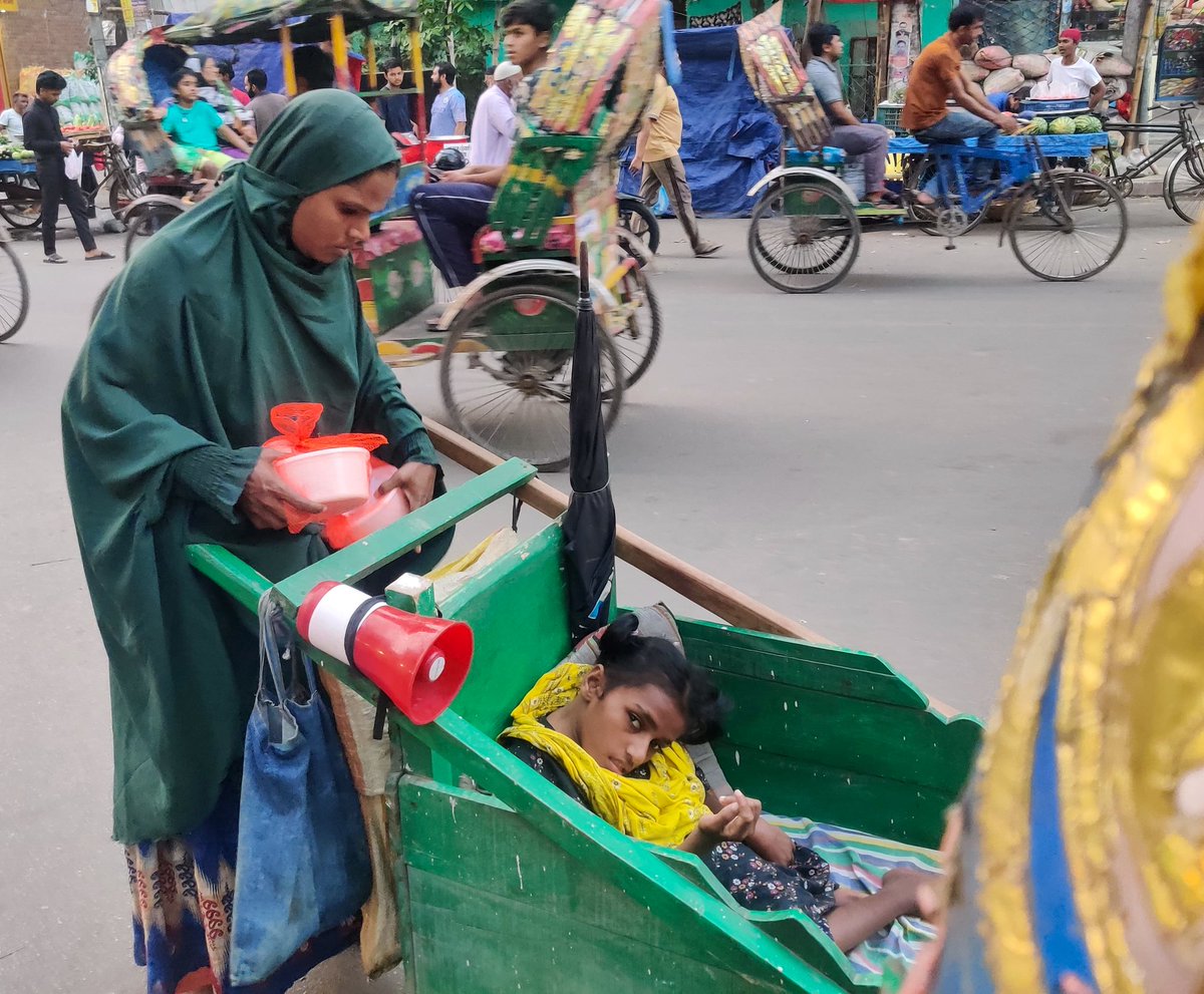 RafahFoundation's tweet photo. The blessed month of Ramadan teaches us the values of compassion, empathy, and humanity. Inspired by this spirit, Rafah Foundation continues to carry out various humanitarian initiatives to stand beside the underprivileged and marginalized members of society.

As part of these efforts, Iftar meals were distributed in Dhaka among daily wage earners, low-income individuals, and those in need. Such initiatives for the welfare of humanity will continue in the future, Insha’Allah.

Let us all become partners in this journey of humanity. To be part of Rafah Foundation’s humanitarian activities, register today as a volunteer:

🔗 Volunteer Registration: https://t.co/UkvwyhxvMX
📞 Contact: +8801629803253
🌐 Website: https://t.co/rm38zd8Et5