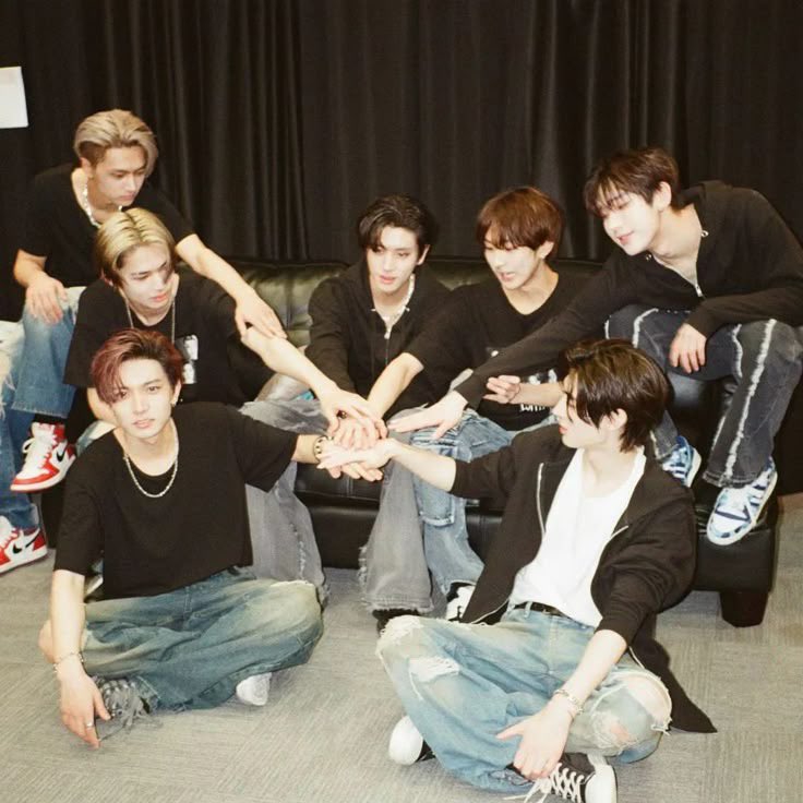 HEESEUNG_7enpn's tweet image. #HYBE AND #BELIFE BRING HEESEUNG BACK 
#HEESEUNG_HOME_ot7 
#HEESEUNG_gSTAYS 
#HEESEUNG_IS_OUR_SINGER_NOT_YOUR_COMPANY_ASSET 
#HeeseungStayWithUs 
#HEESEUNGWITHENHYPEN 
#HYBE_LISTEN_TO_FANS 
#HYBE_WORST_COMPANY 
#ENHYPEN_İS_7 
#ENHYPEN_İS_SEVEN 
#HEESEUNG