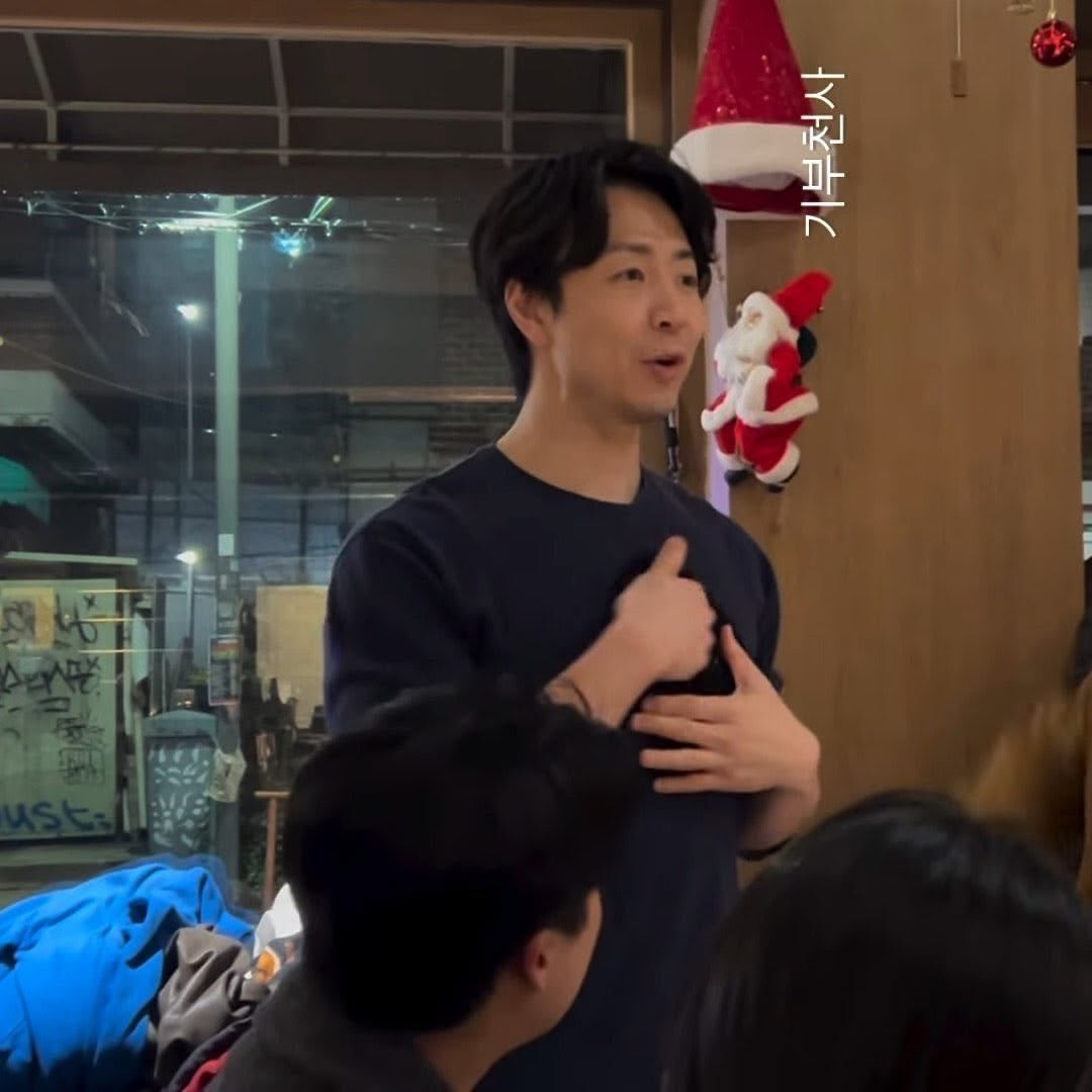 6kfncx's tweet photo. 기본티의 악마답게..
기본 검은 반팔티<<
손종원 제출하고 갑니다..
모두 조은밤보내십쇼♥ https://t.co/1lGqXBzEkj